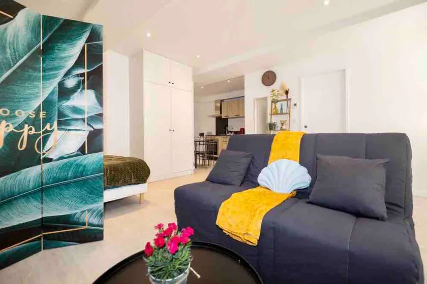 Studio, 2 beds, downtown - Image 1