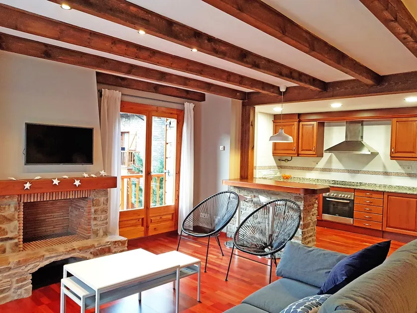 Spacious and bright duplex in Esterrri d'Àneu - Image 1