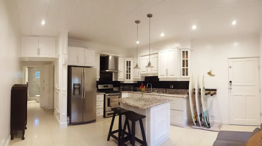 Condo Niko - Centrally Located, Steps to Beach! - Image 1