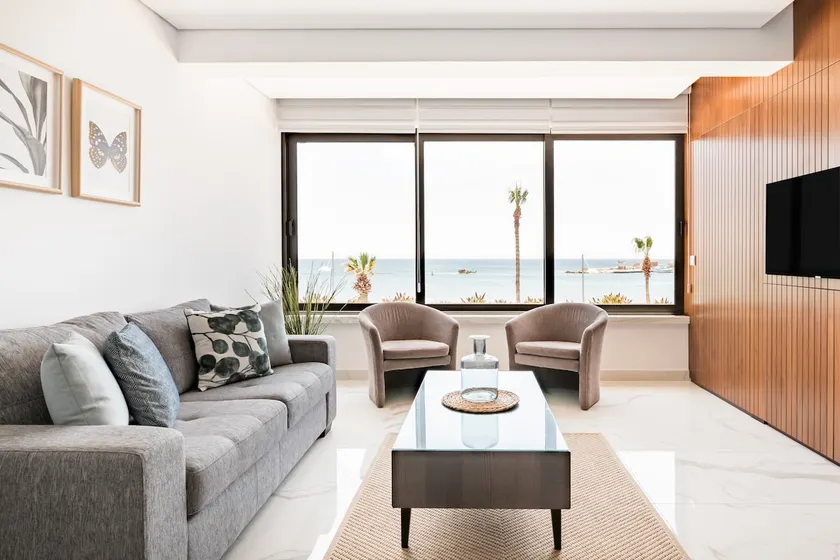 Phaedrus Living Seaview Luxury Flat Marina Court 213 - Image 1