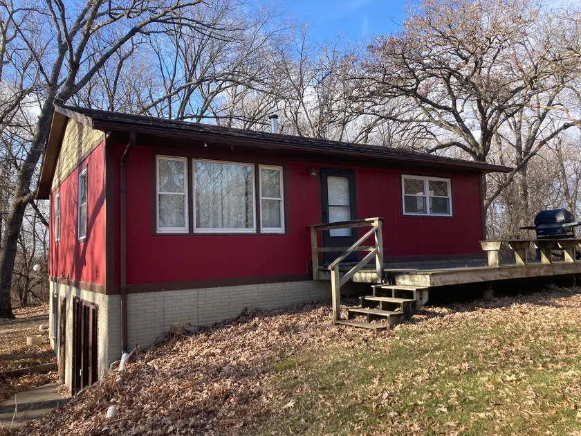 Pine Lake Getaway: Little Red House in the Woods - Image 1