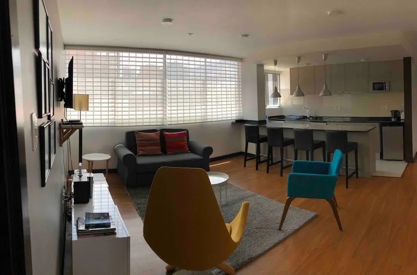 Great Location, Sunny & Comfortable Remodeled Apt - Image 1