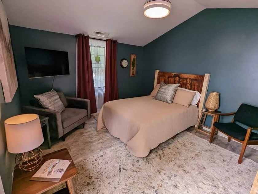 b-side @521: Tranquil Guest Suite - Image 1
