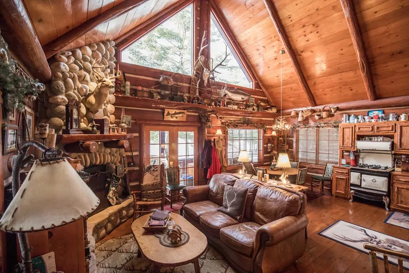 Charming Cabin right on Round Lk in Richardson Bay - Image 1