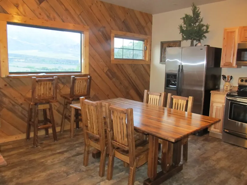 Mountain Man Cabin - Image 1
