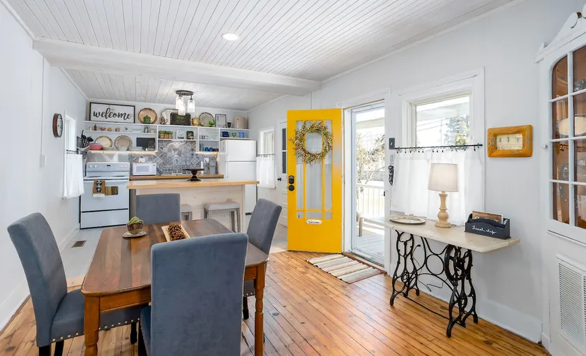 The House in Luray. - Image 1