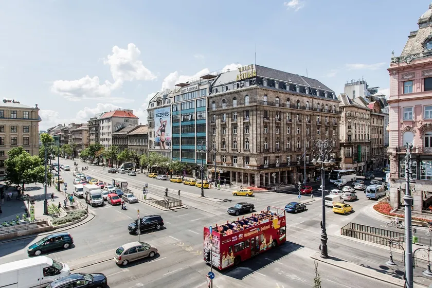 Large City Centre Apartment, Budapest. - Image 1