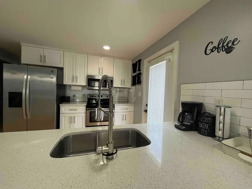 Cozy One Level Ranch- 5 mins to DT & DPAC - Image 1