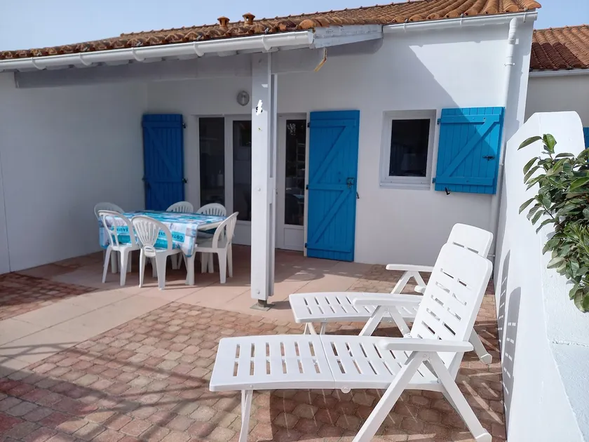 House with terrace 450 m from sea, city center, parking - Image 1