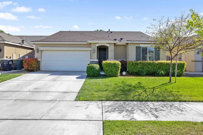 Visalia 3 BR Home 34 Miles From Sequoia Nat’l Park - Image 1