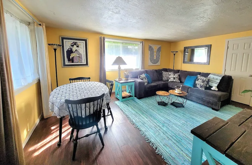 Quiet Westside Retreat: 3 miles to Hayward & UO - Image 1