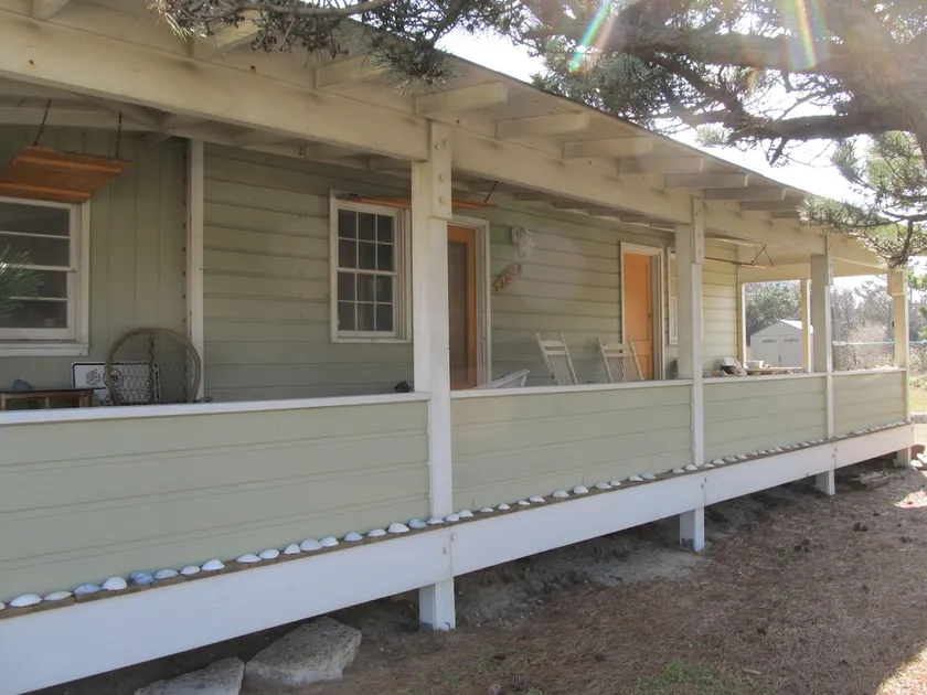 Lil' Surf Shack, Vintage Charm, Steps to the Beach - Image 1
