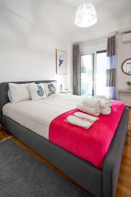 Unique apartment in Glyfada center - Image 1