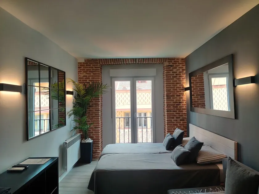 Top Location-Bright -WiFi-A/C - Image 1