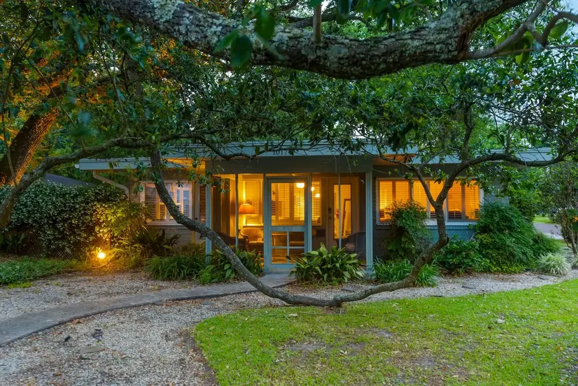 Walk to the beach & Downtown - Oakshade Main Suite - Image 1