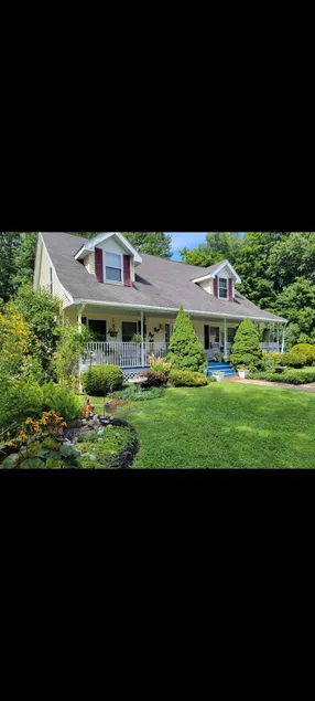 Beautiful private spacious home in country setting - Image 1