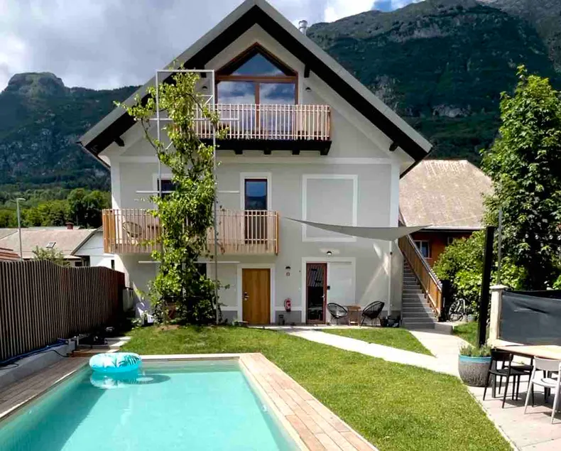 Exceptional apartment with pool & mountain view - Image 1
