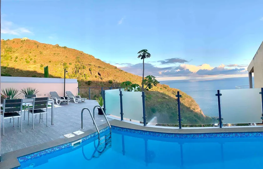 Geo Calheta with Swimming Pool and Jacuzzi - Image 1