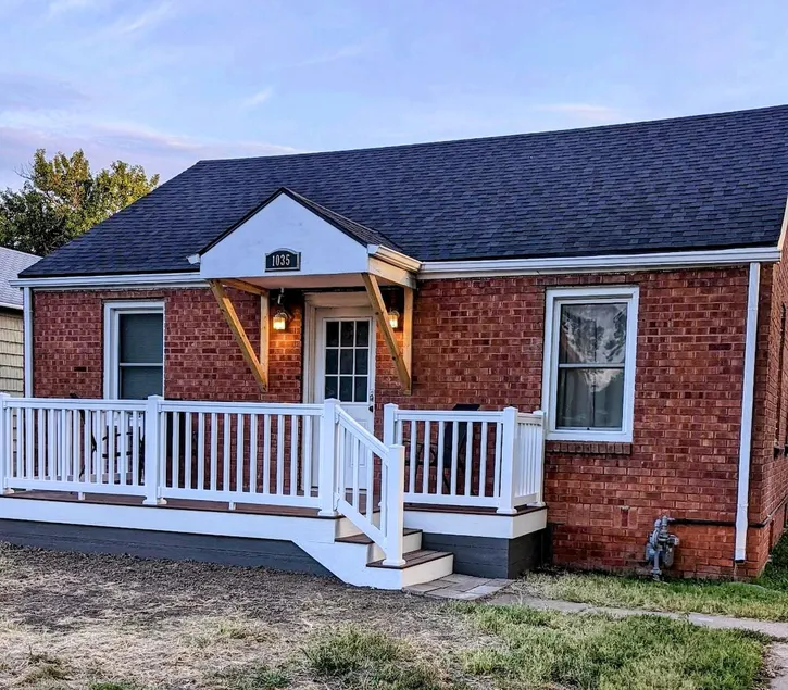 All Brick Retreat! Cozy 2 bedroom home. Near parks - Image 1