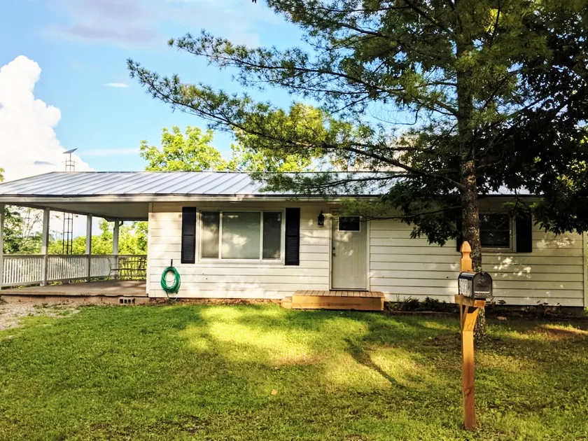 Beautiful ridgetop home close to Uptown Athens! - Image 1