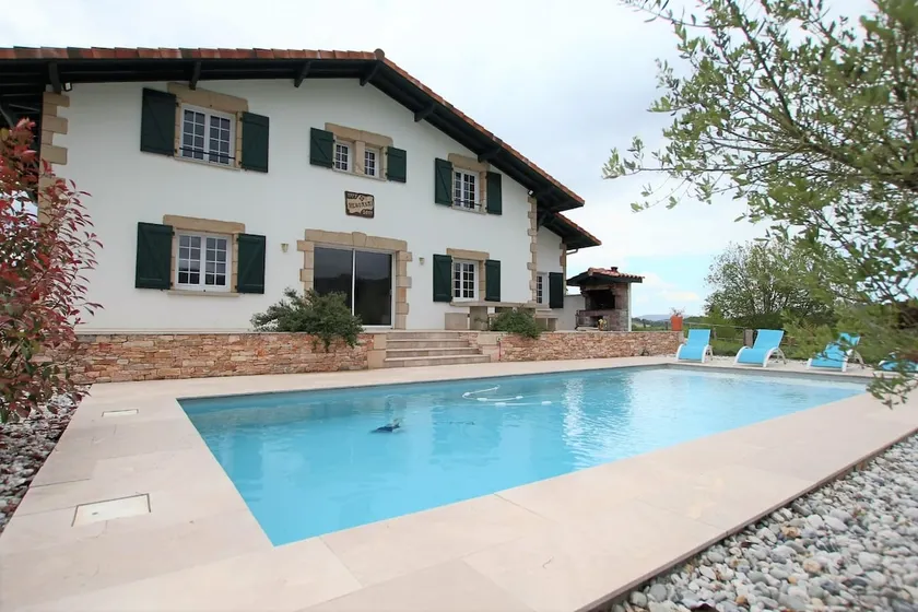 Hergarai Gîte, all comforts, swimming pool, 11 people - Image 1