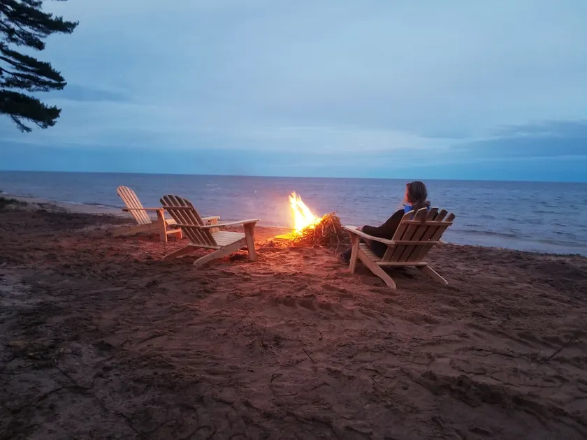 *Little Betsy cabin on Lake Superior sandy beach & EV Charger* - Image 1