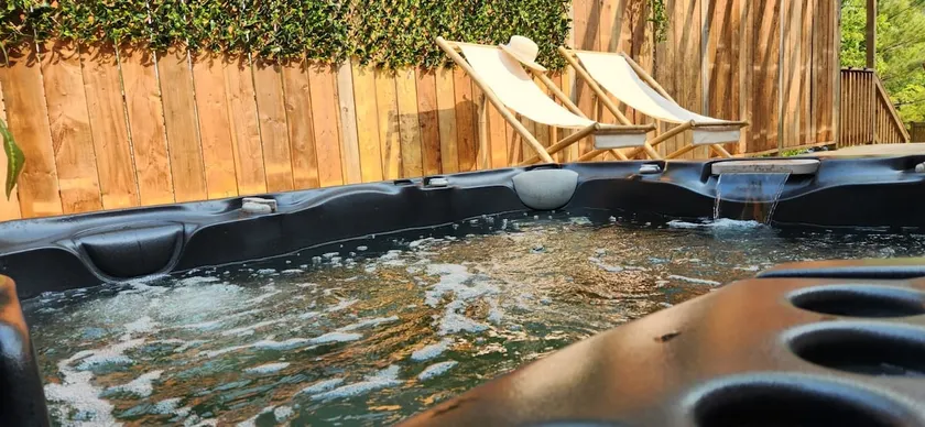 Boho Cottage - Hot tub and close to Beach - Image 1