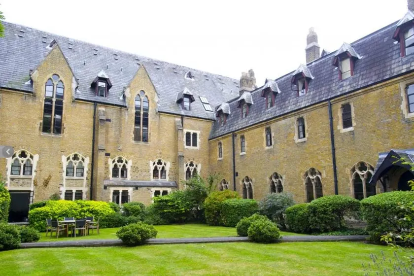 Quiet modern flat in historic priory, garden views - Image 1