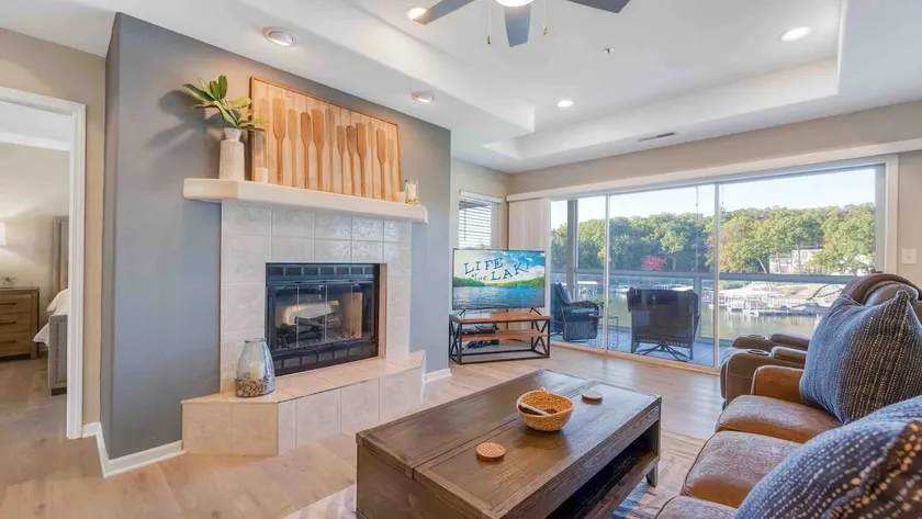 Lake mode on - 2 bedroom condo on the water - Image 1