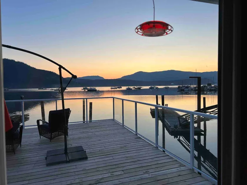 Beautiful Waterfront Cottage on Cowichan Bay! - Image 1