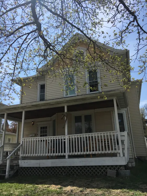 Best location, colorful, spacious duplex - Image 1