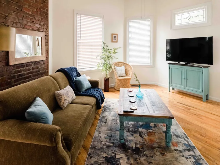 Affordable Downtown 2 Bedrooms/Patio/Pet Friendly - Image 1