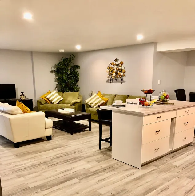Large & Full of Amenities with Fast Wifi - Image 1