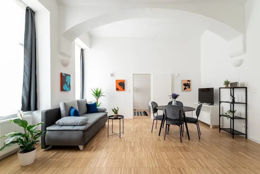 Spacious 2BR Near Attractions by HM - Image 1