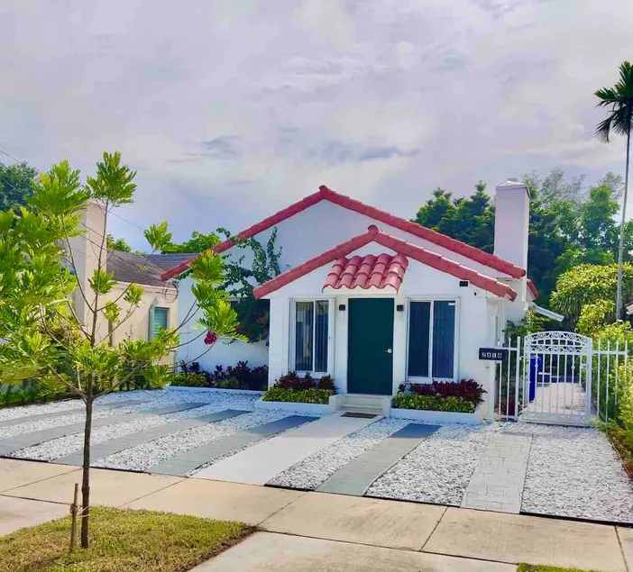 Beautiful Chic Home Near Coconut Grove & Brickell - Image 1