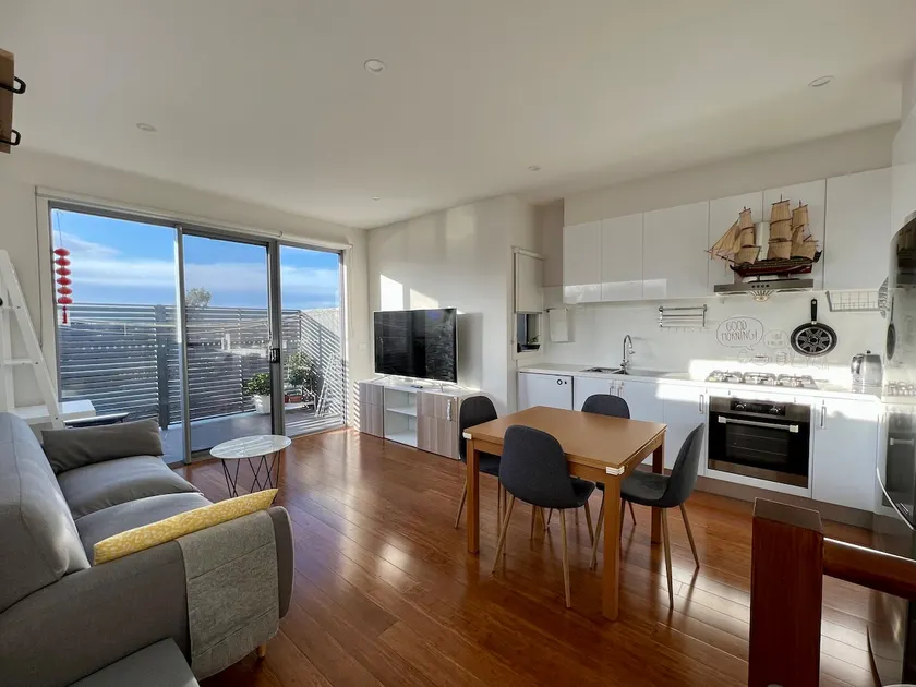 Quiet & Modern, KING bed 2Bath near Preston Market - Image 1