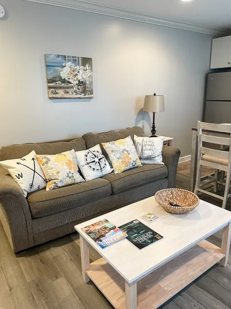 Crow's Nest - Private Guest Apt Near Bike Trail/3.7 mi to Beach - Image 1