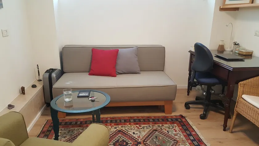 Cozy Classic Studio — Central Jerusalem - Image 1