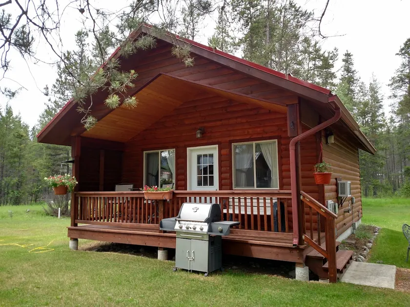 CABIN #6- BEAUTIFUL SETTING-6 MI TO GLACIER PARK - Image 1
