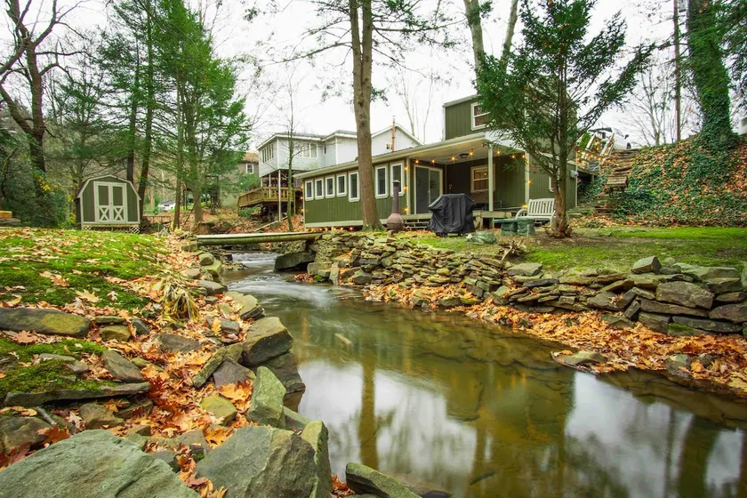 Retreat to this quiet cottage on Jacob’s Creek! - Image 1