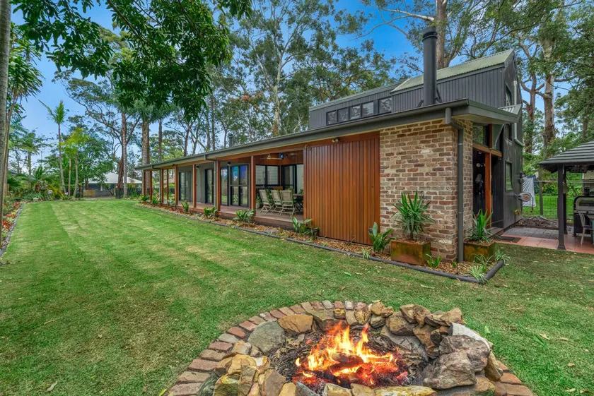 JB's - Ocean, Bush, Pets, Expansive Living, Decks, Air-Con - Image 1