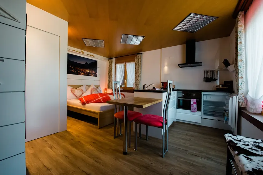 Studio with private bathroom and kitchen. - Image 1