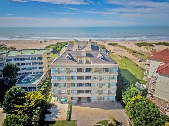 Exclusive oceanfront apartment. - Image 1