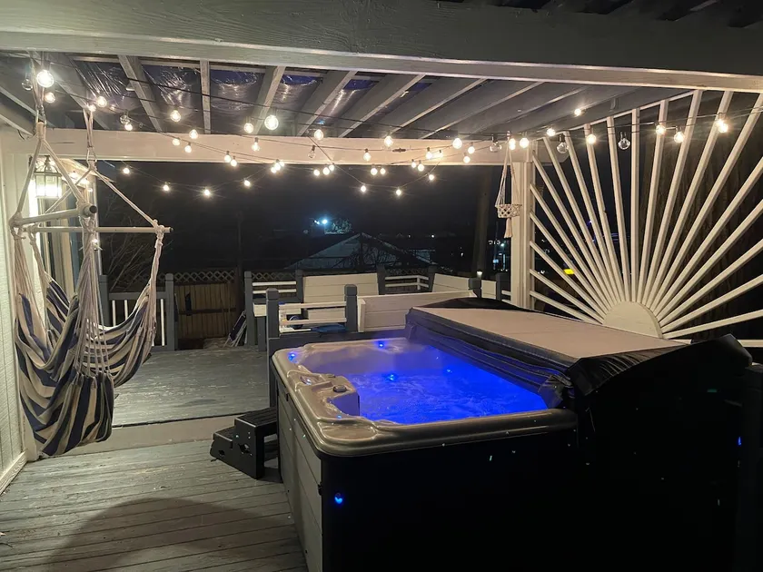 4 Bedrooms, Pizza Oven, Hot Tub, Mini-Golf & More! - Image 1