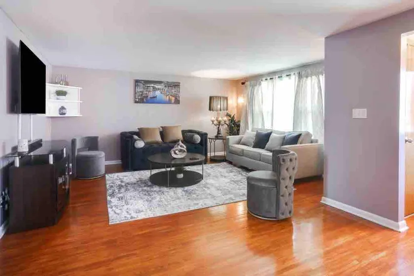 DeCo House - Image 1