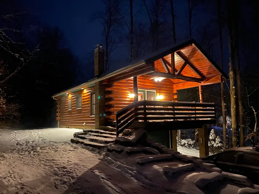 Lake-Top Cabin, Cozy & Romantic Getaway - Image 1