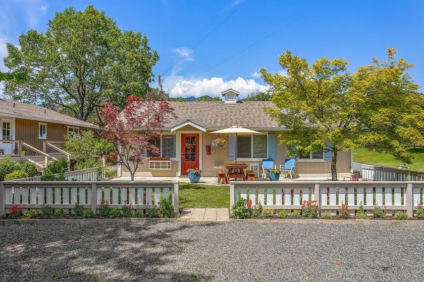 Applegate cottage at boutique winery! - Image 1