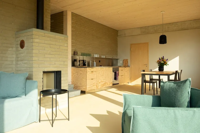 Guest house with views and foresight - Image 1