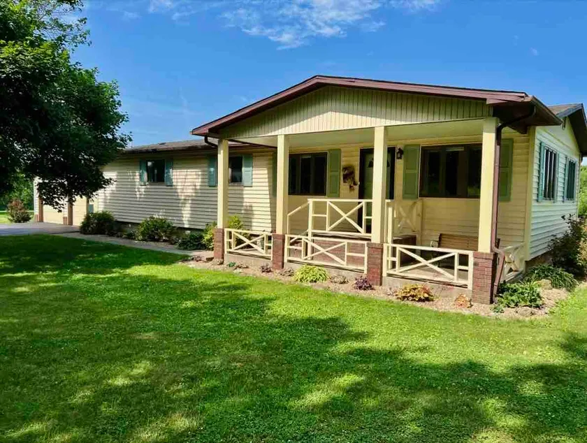Pickerel Creek Cottage Country Setting on 20 Acres - Image 1