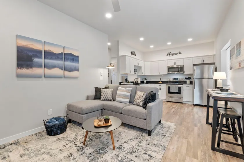 Cottage walking distance to capitol & downtown - Image 1